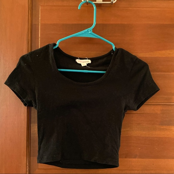 Black Short Sleeve Crop Top size small - Picture 1 of 2